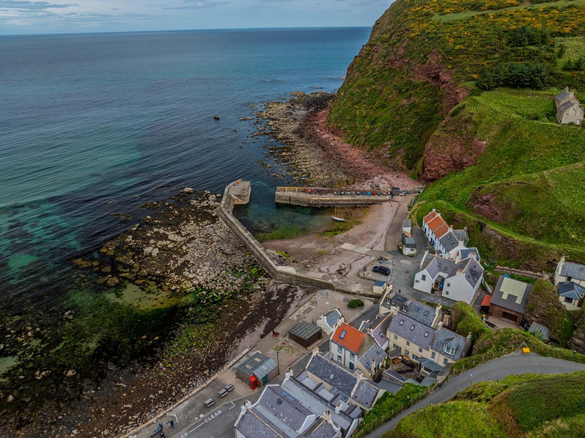 Fisherman'S Cottage In Pennan Экстерьер фото